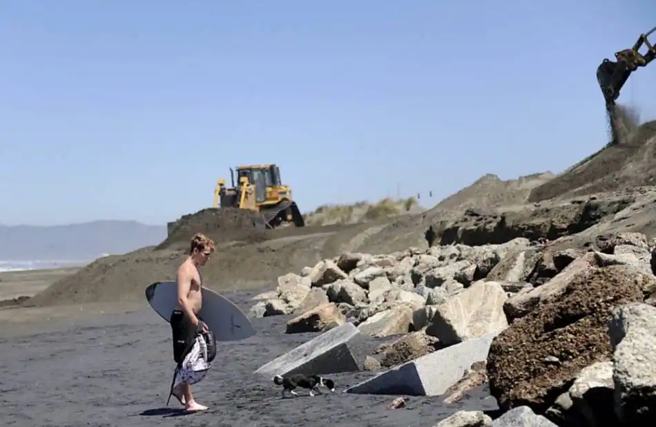 Lápides antigas descobertas na praia de San Diego